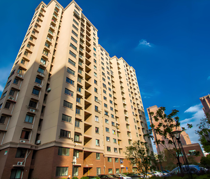 建筑物的占用土地范围以建筑面积为依据，还是以投影面积为依据？